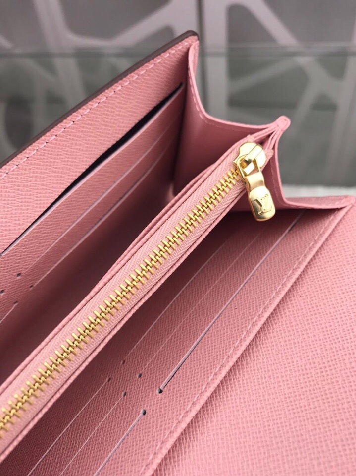 l**is V*t*n wallet
