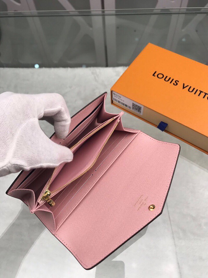 l**is V*t*n wallet