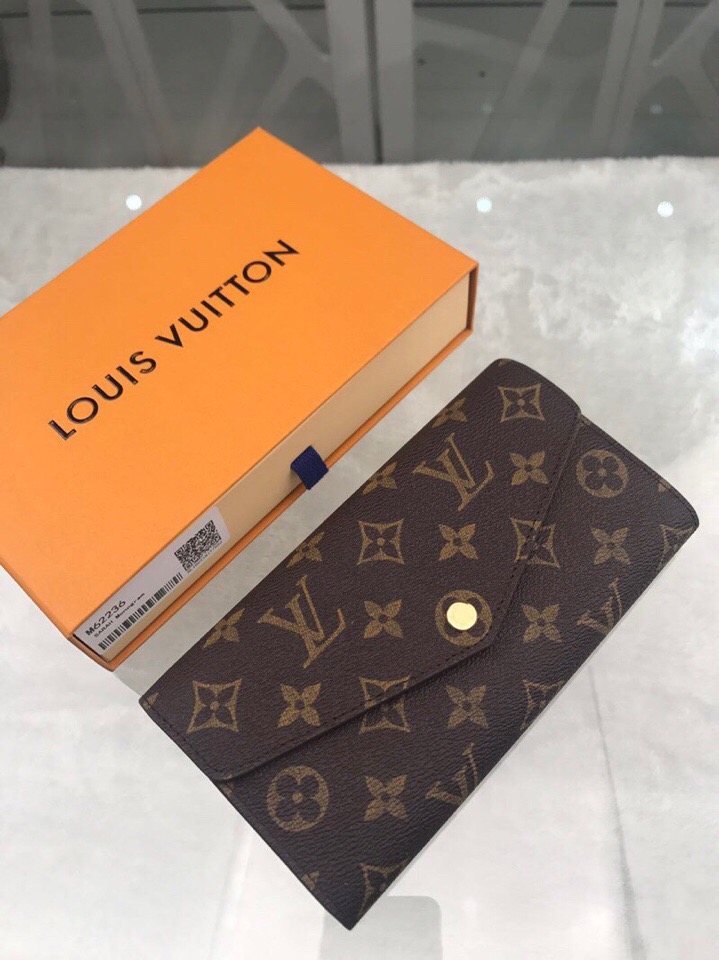 l**is V*t*n wallet