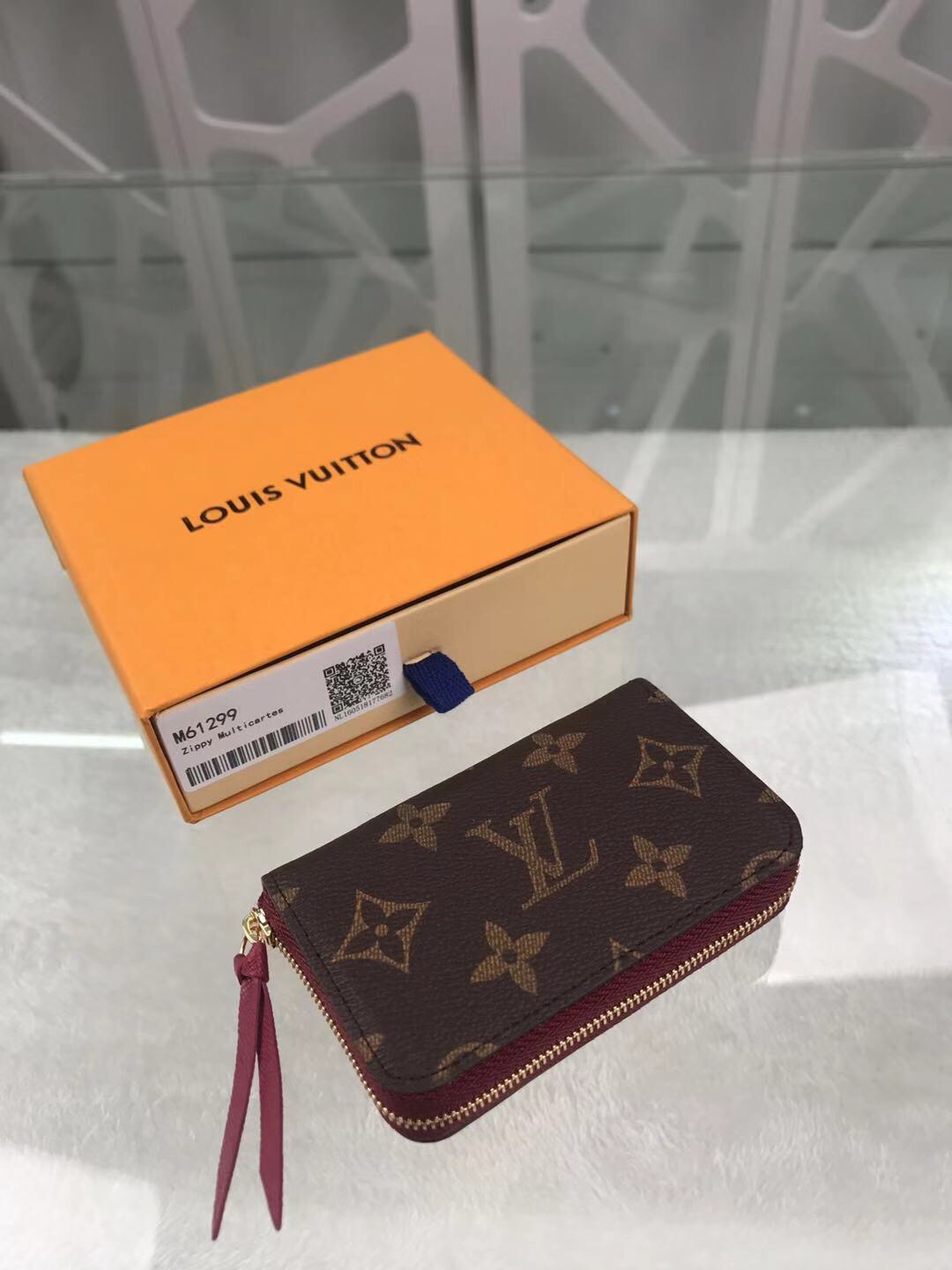 l**is V*t*n wallet