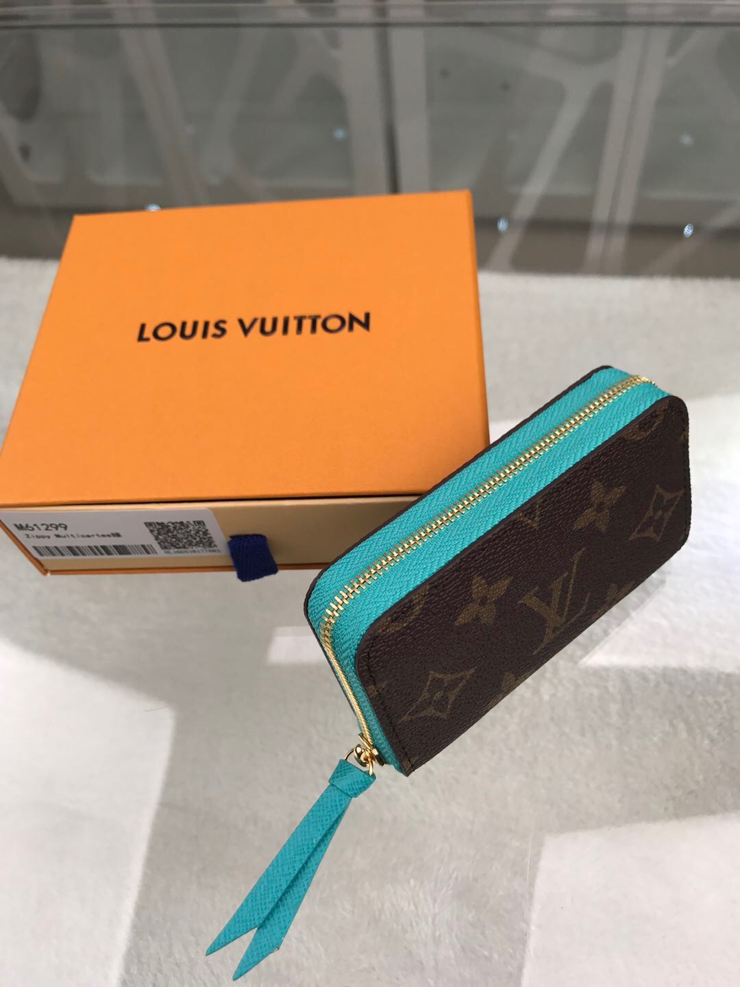l**is V*t*n wallet