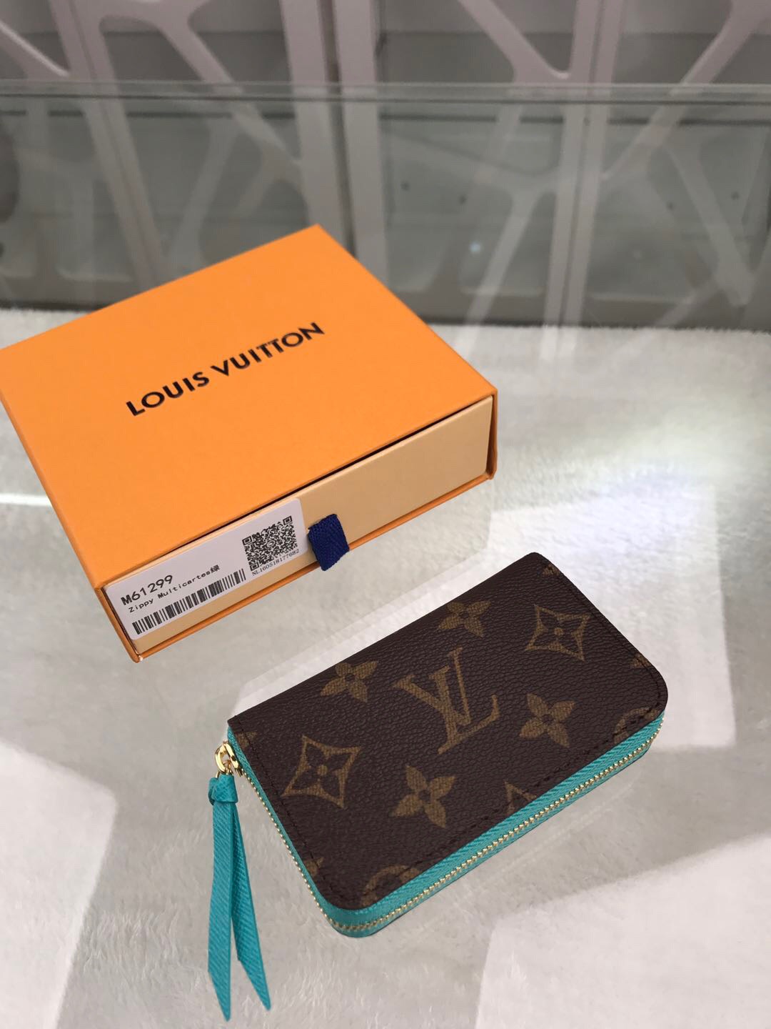 l**is V*t*n wallet