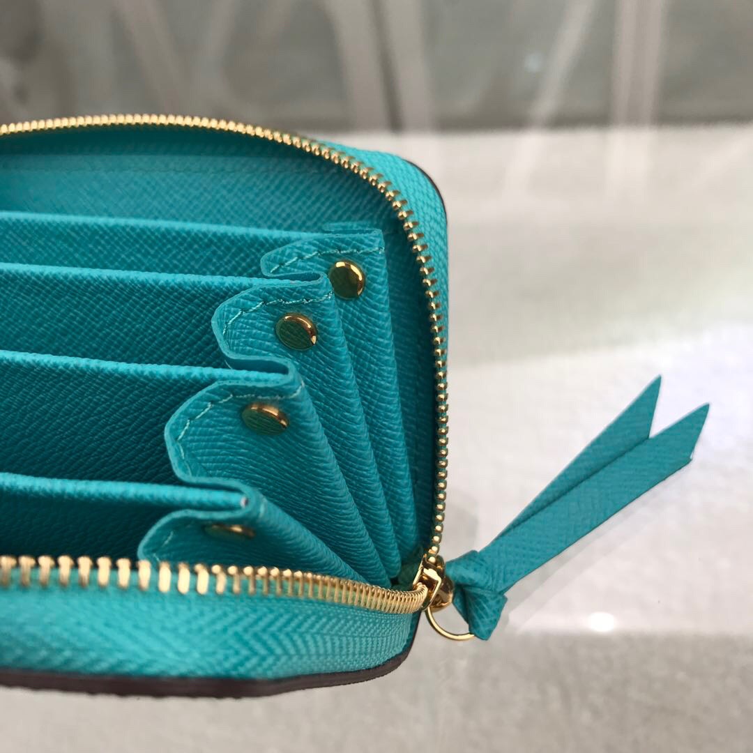 l**is V*t*n wallet