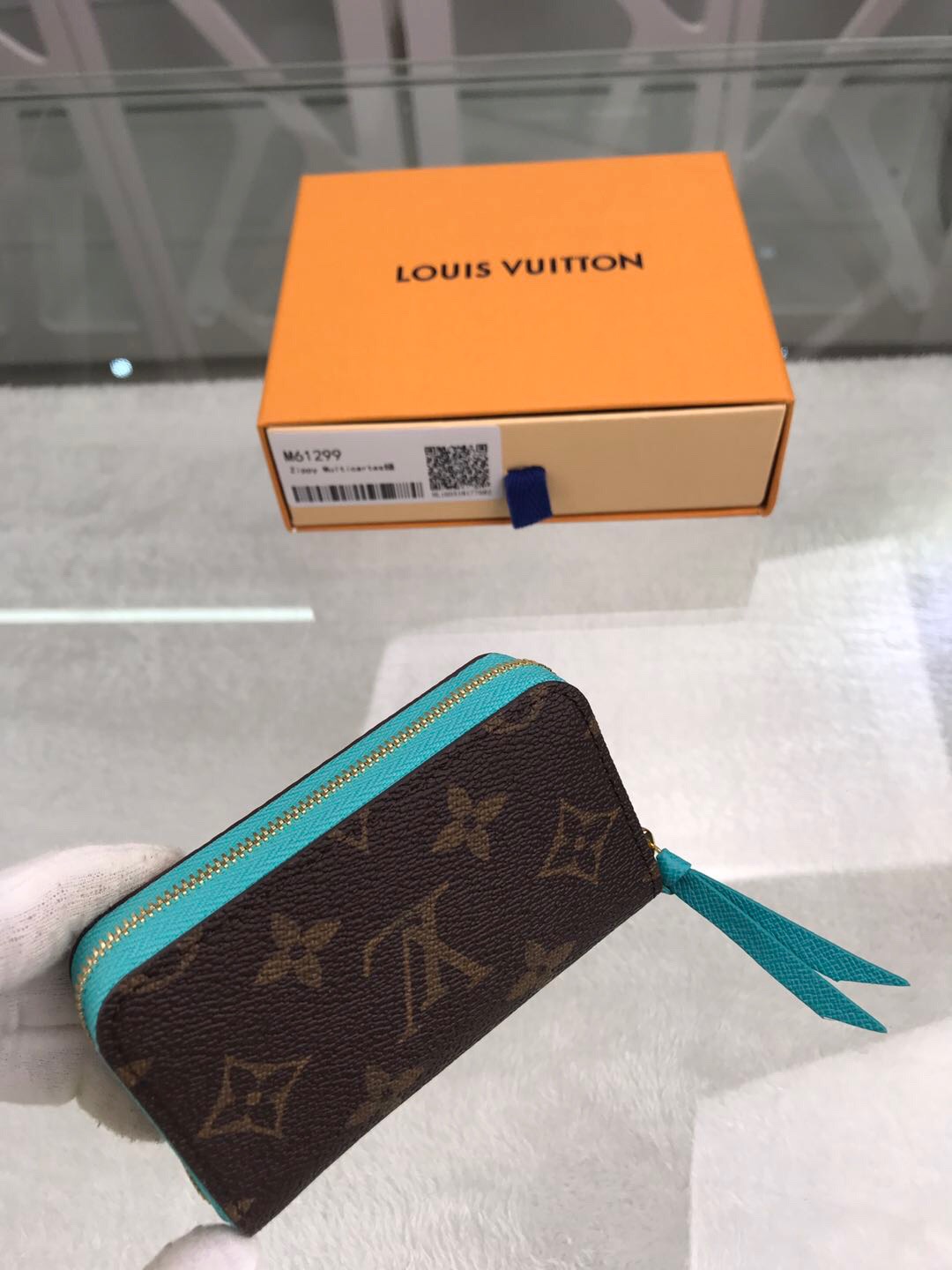 l**is V*t*n wallet