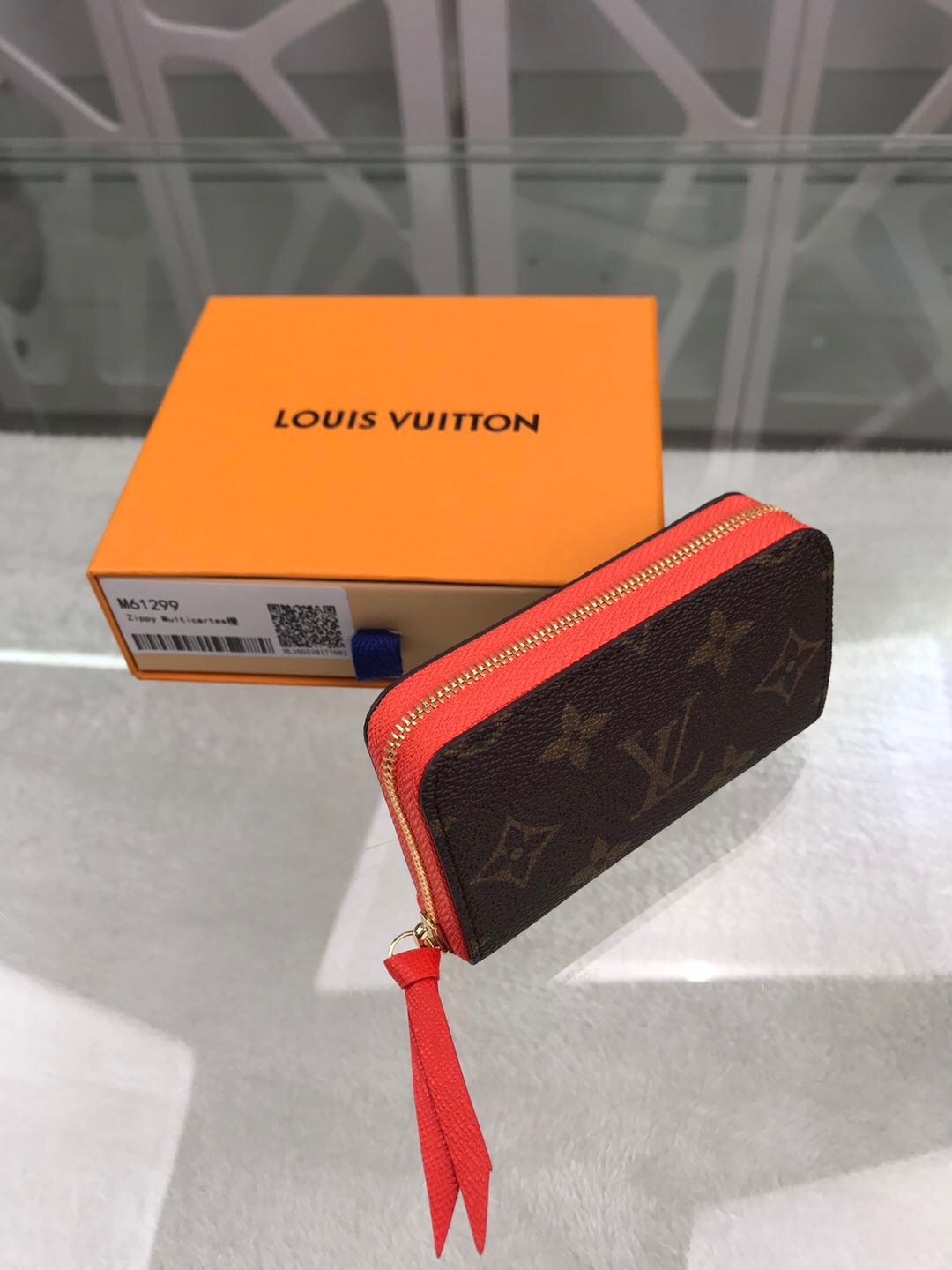 l**is V*t*n wallet