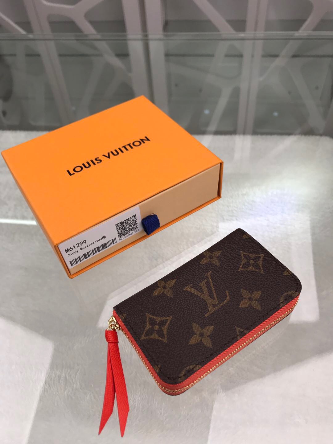 l**is V*t*n wallet