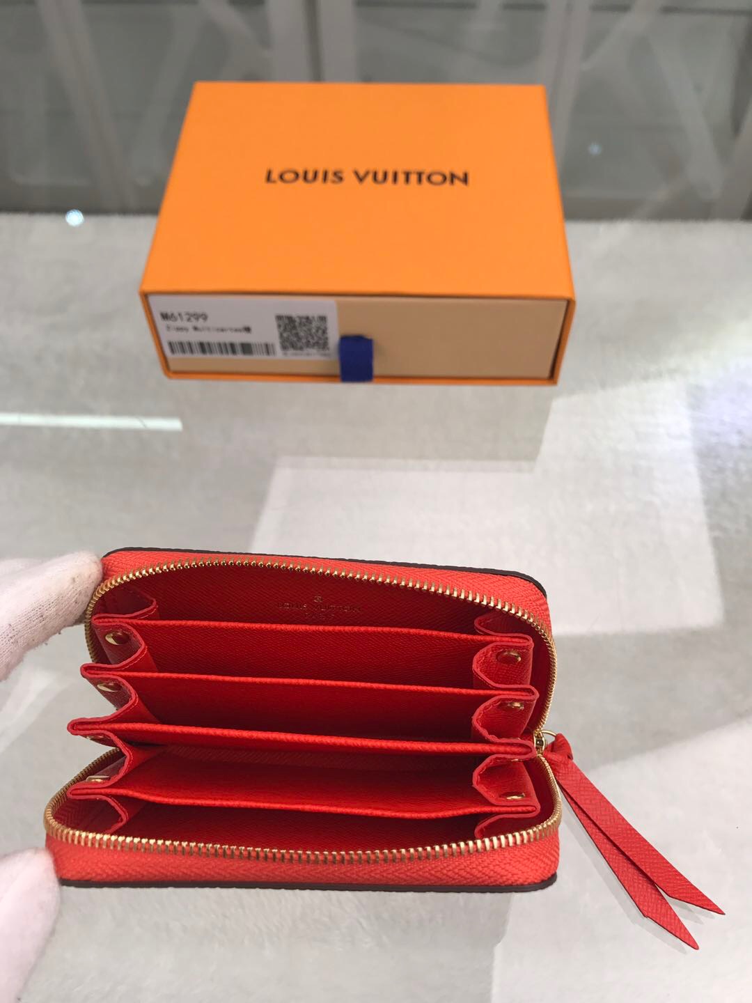l**is V*t*n wallet