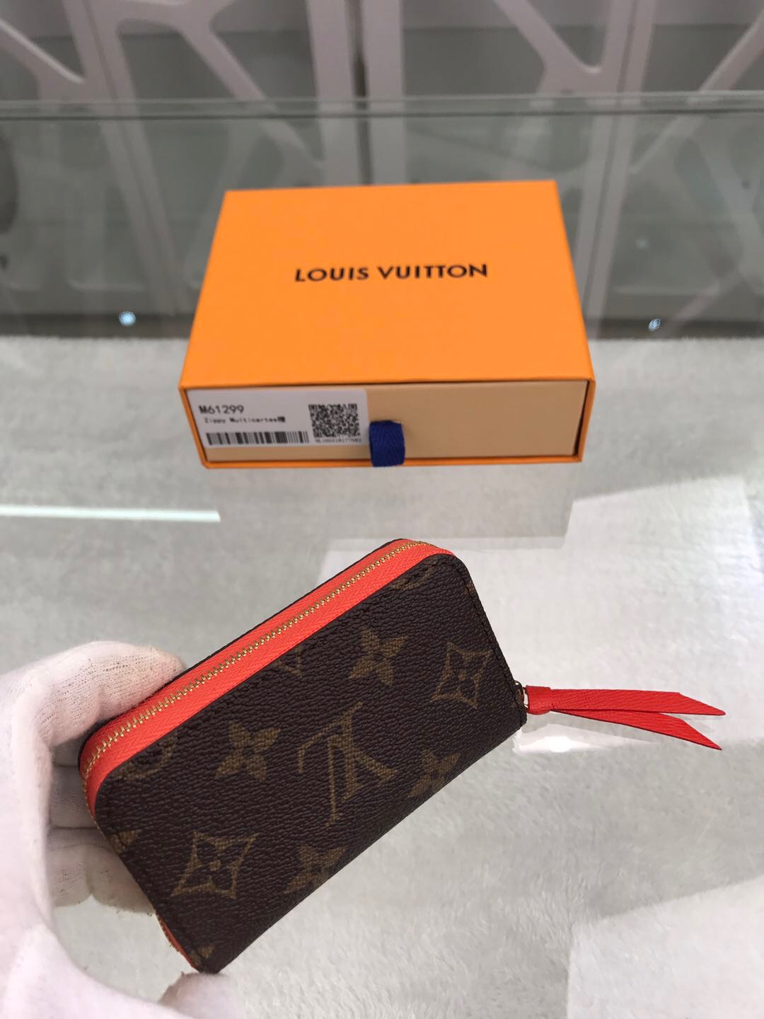 l**is V*t*n wallet
