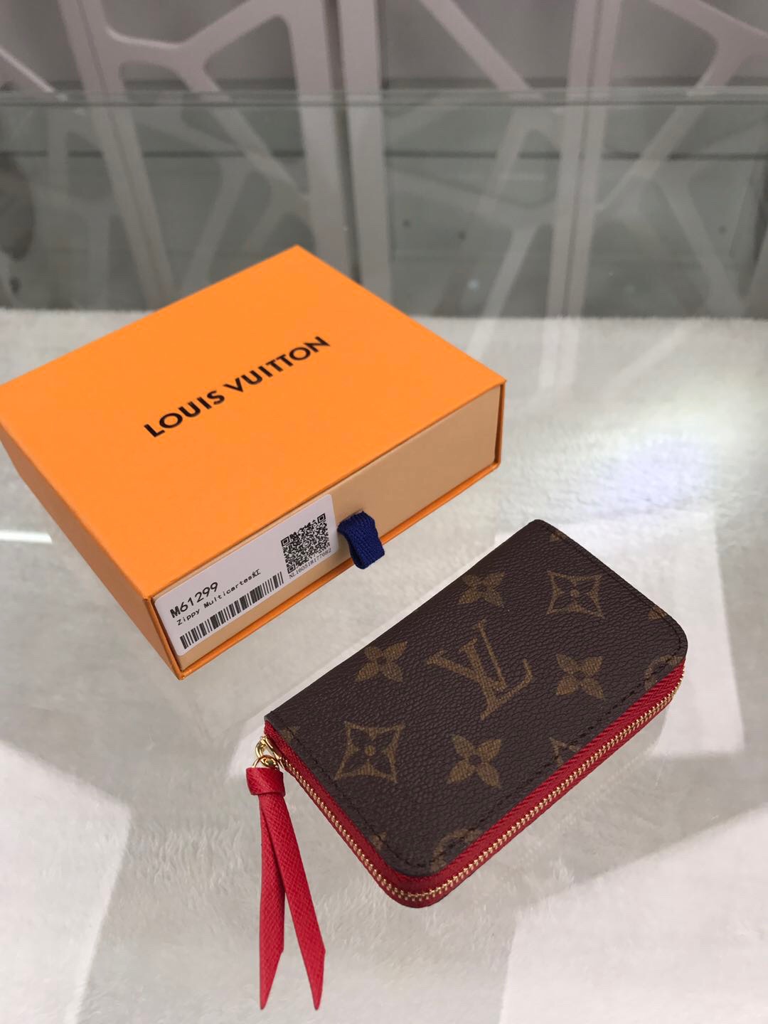 l**is V*t*n wallet