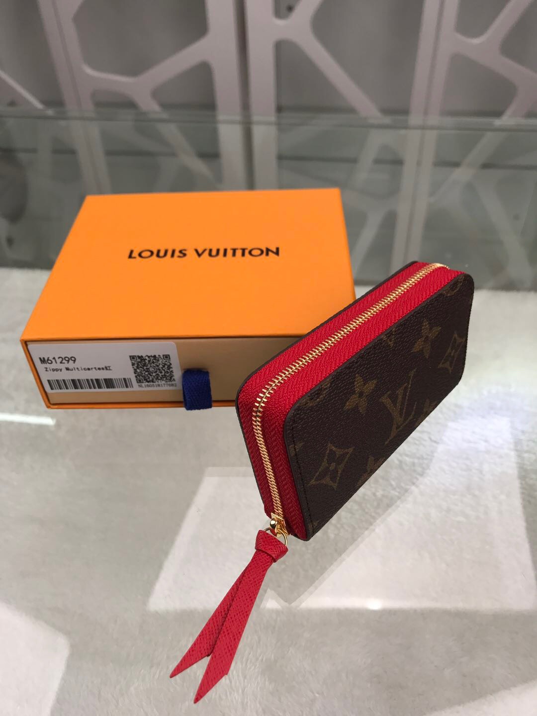 l**is V*t*n wallet