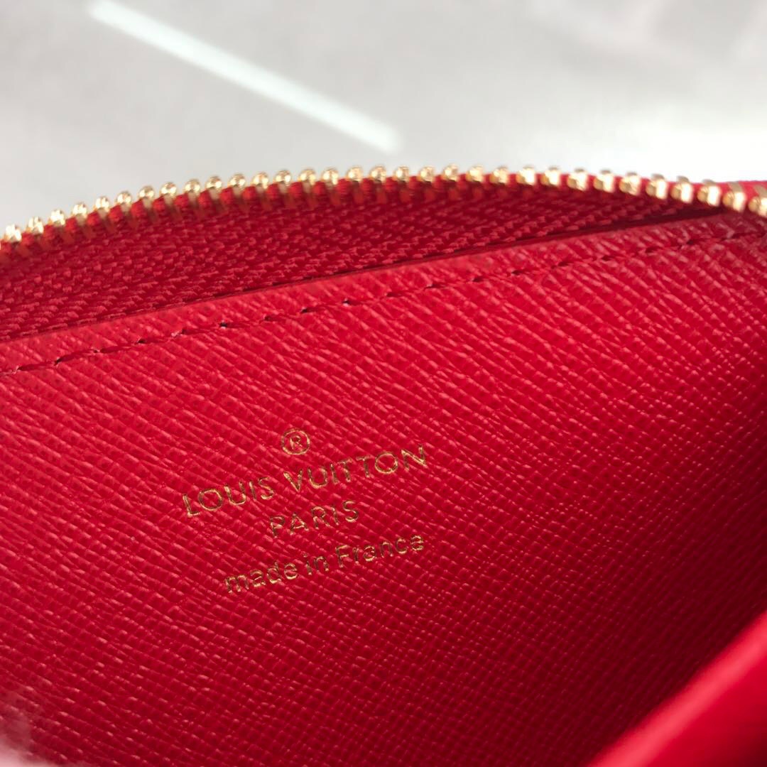 l**is V*t*n wallet