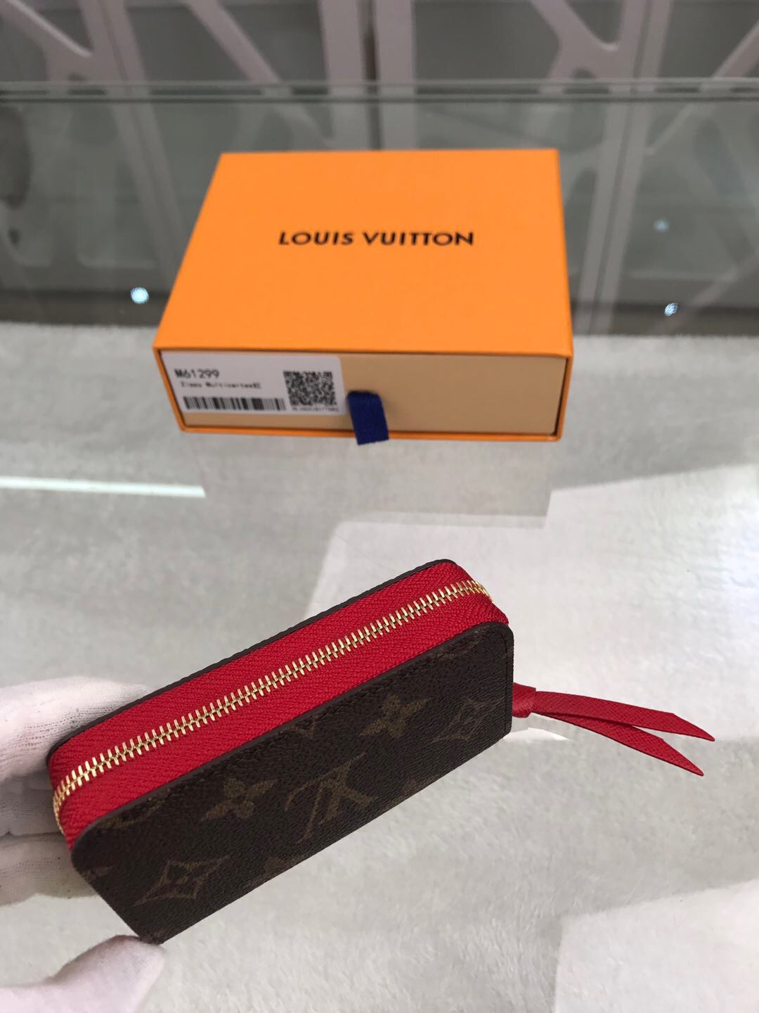 l**is V*t*n wallet
