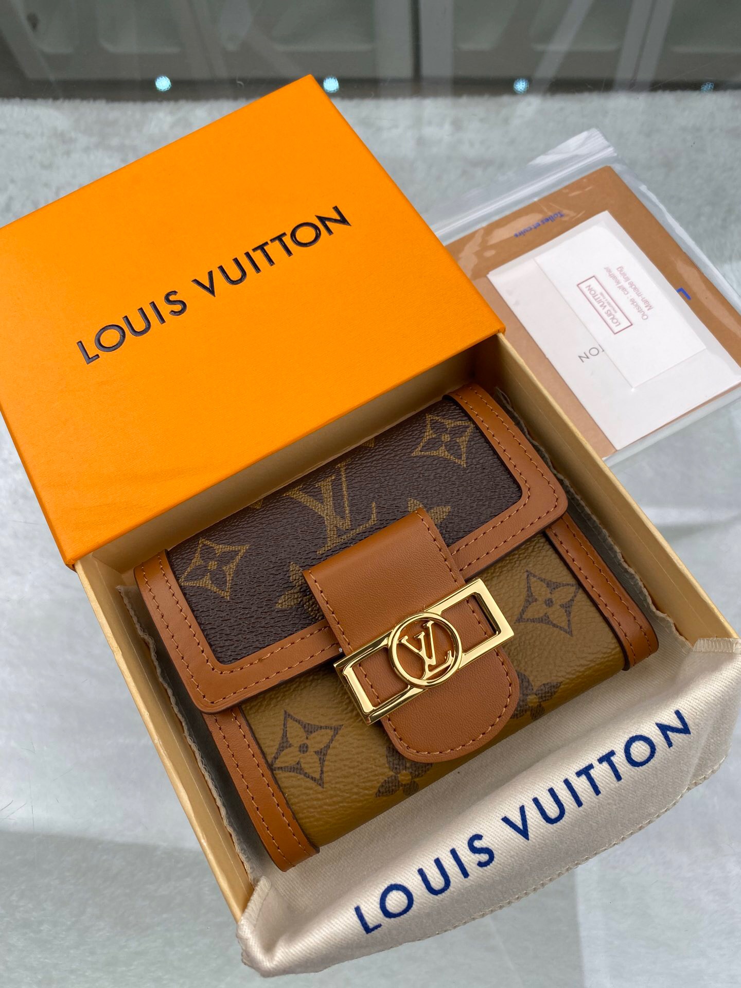 l**is V*t*n wallet