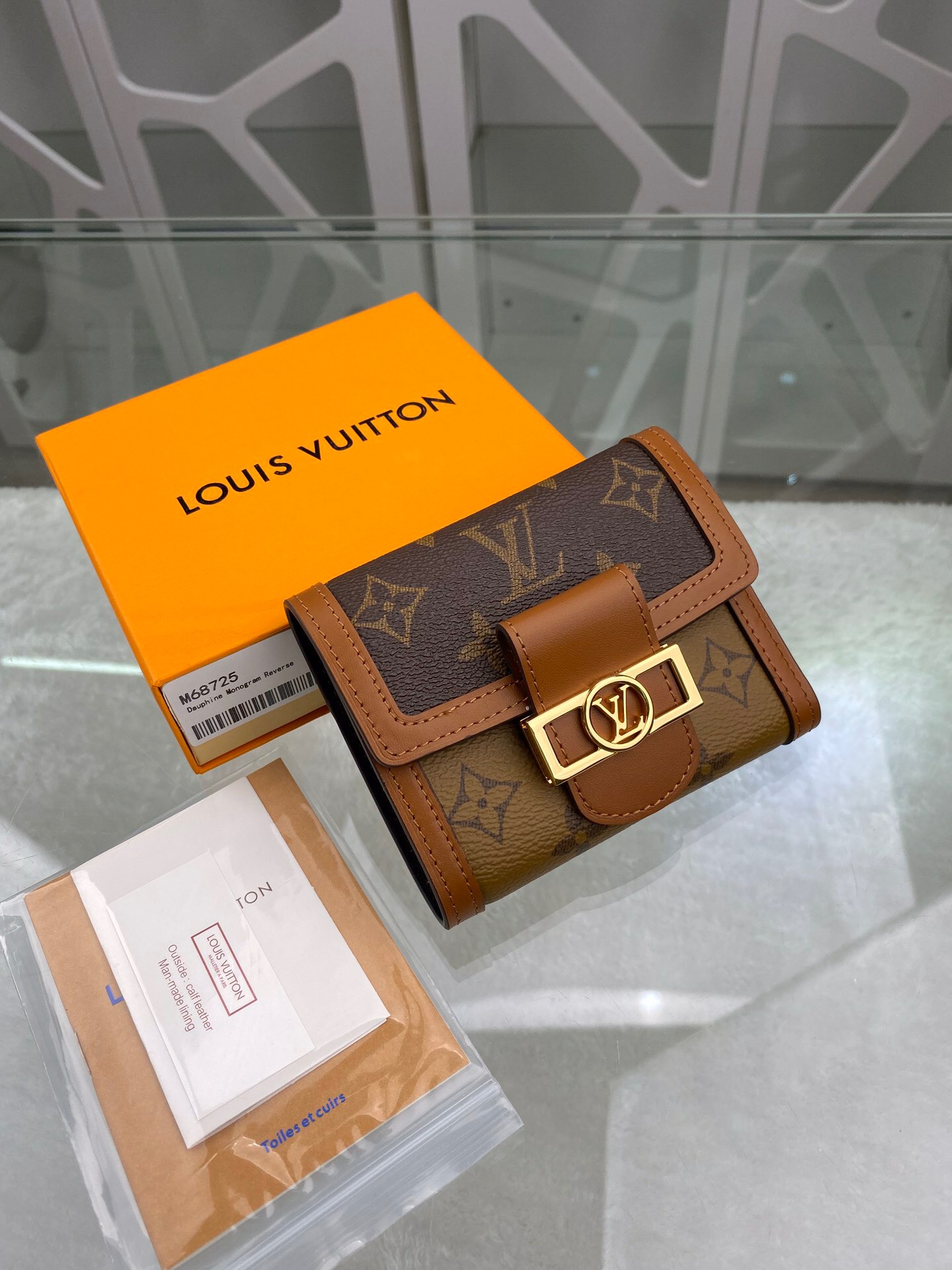 l**is V*t*n wallet