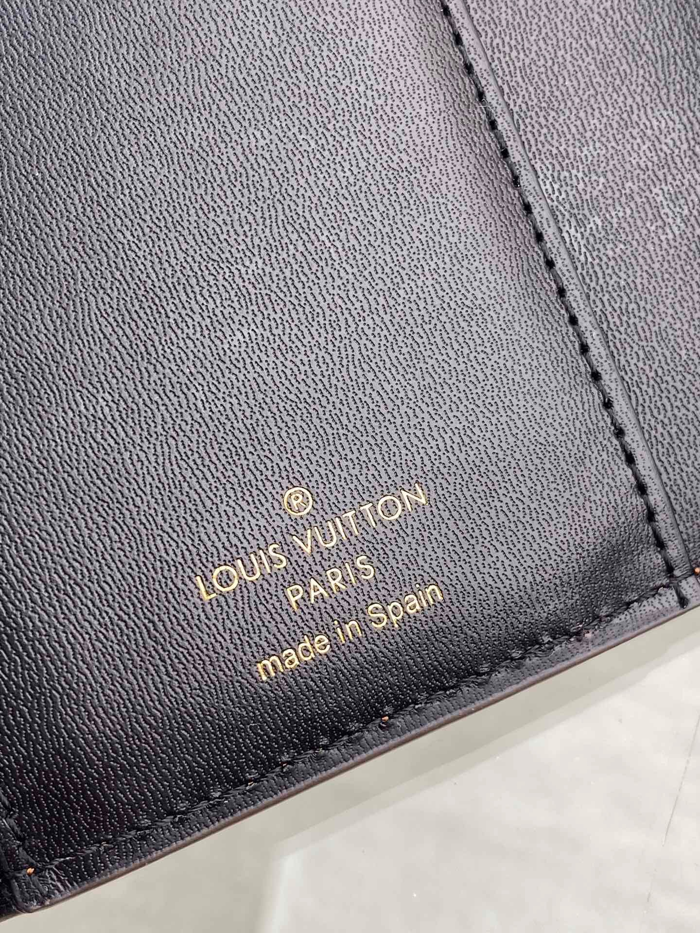 l**is V*t*n wallet