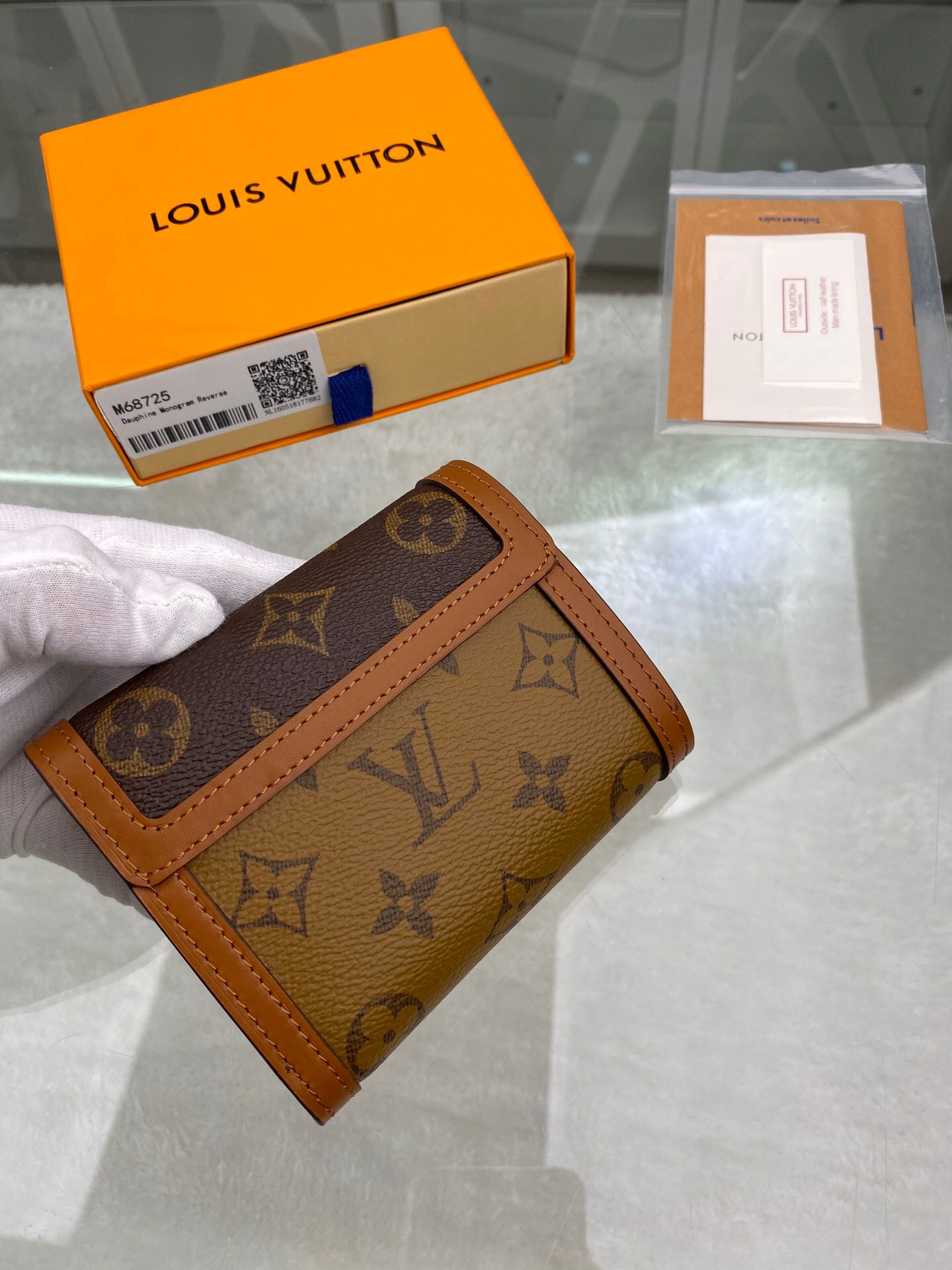 l**is V*t*n wallet