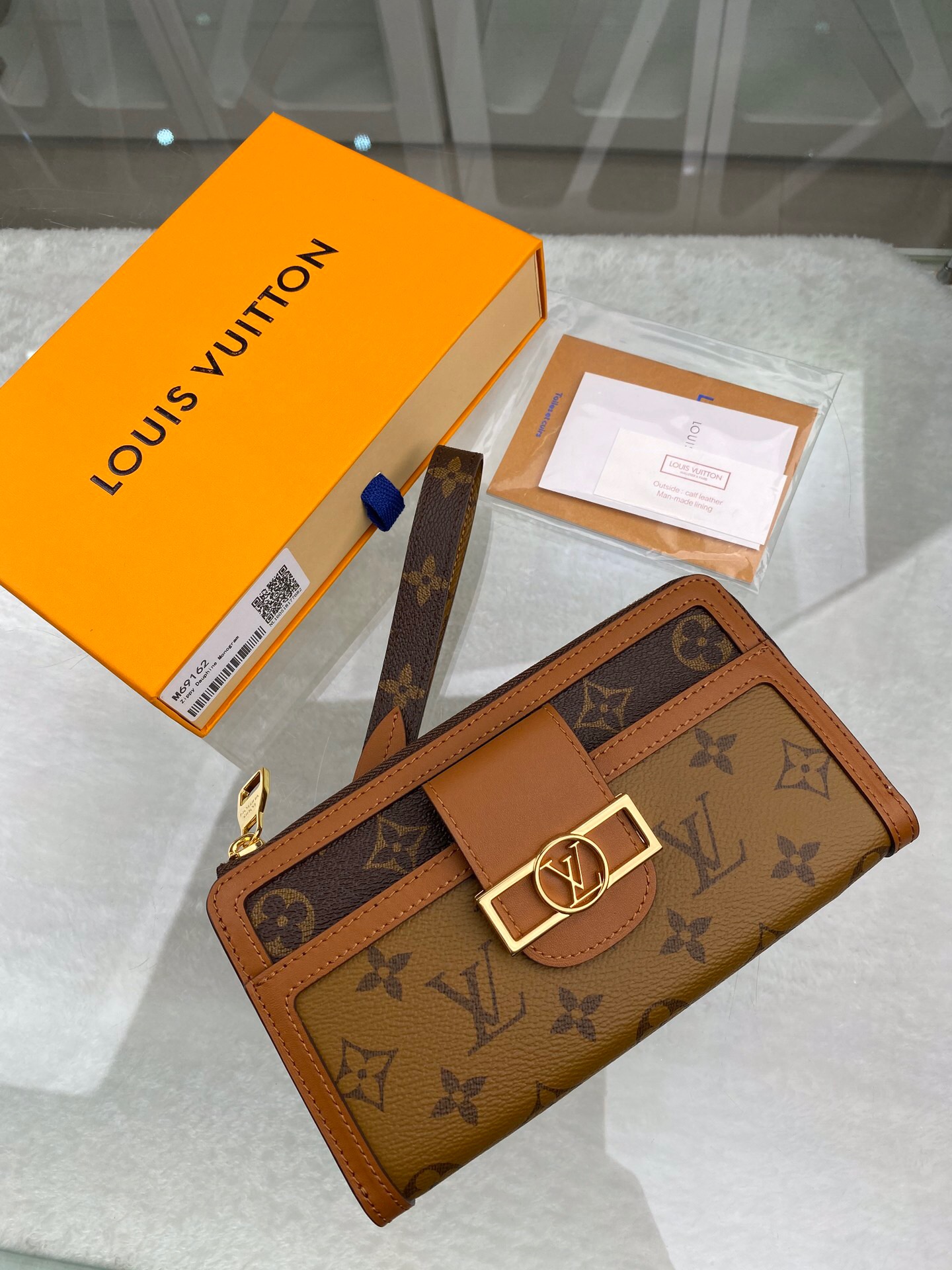 l**is V*t*n wallet