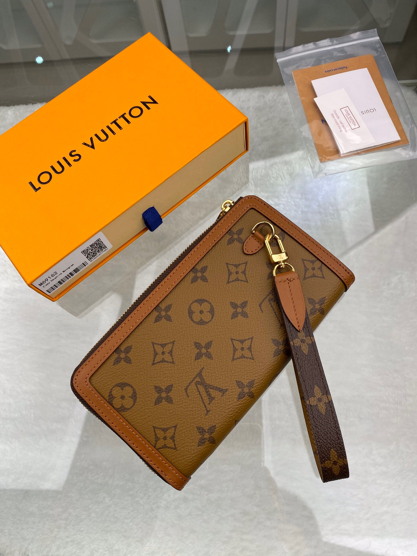 l**is V*t*n wallet