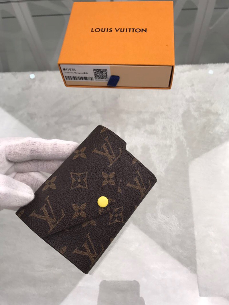 l**is V*t*n wallet