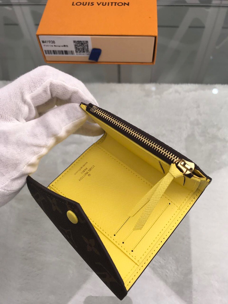 l**is V*t*n wallet