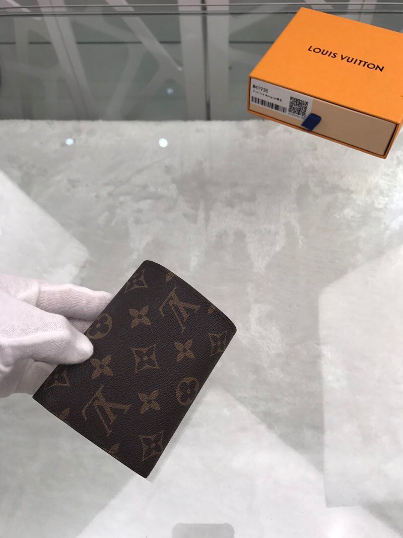 l**is V*t*n wallet
