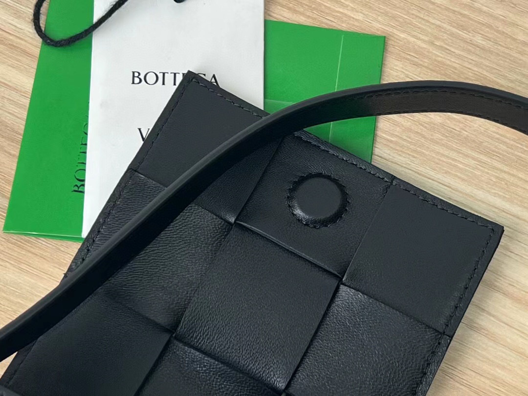 bo*te*ga Ve*ne*ta cassette mini
