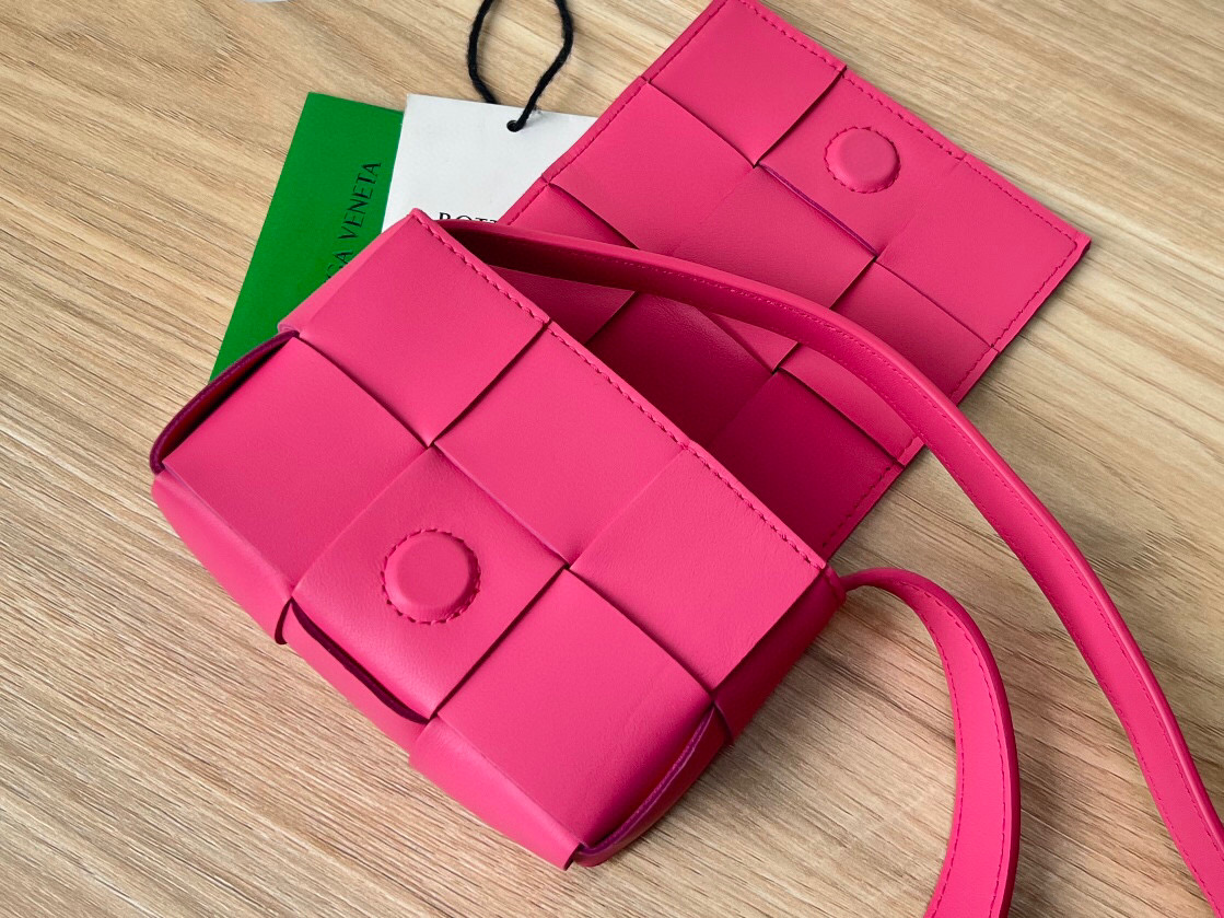 bo*te*ga Ve*ne*ta cassette mini