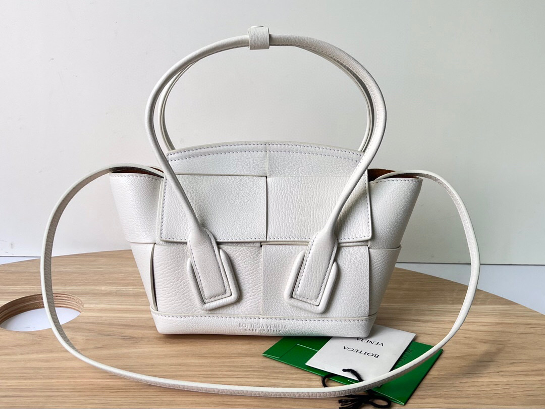 bo*te*ga Ve*ne*ta the arco mini