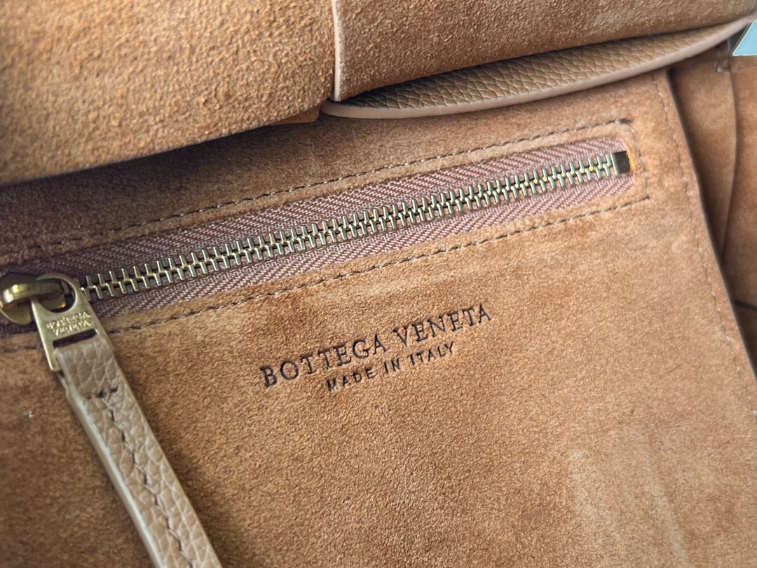 bo*te*ga Ve*ne*ta the arco mini