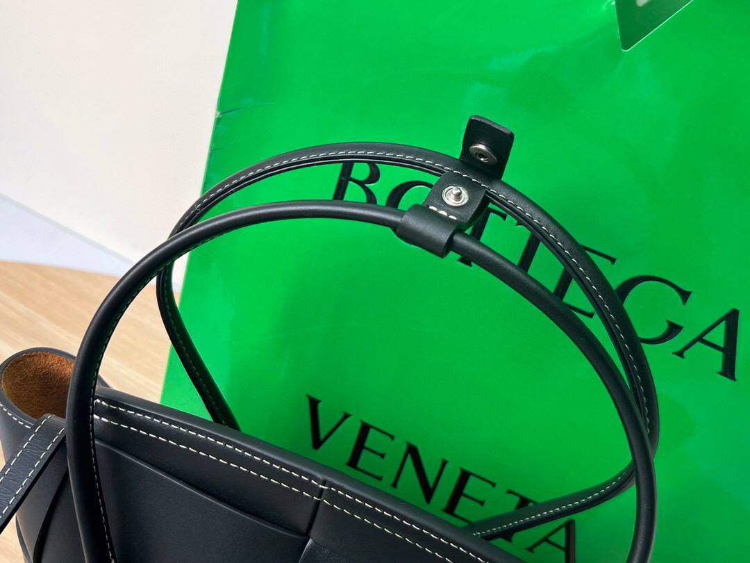 bo*te*ga Ve*ne*ta the arco mini