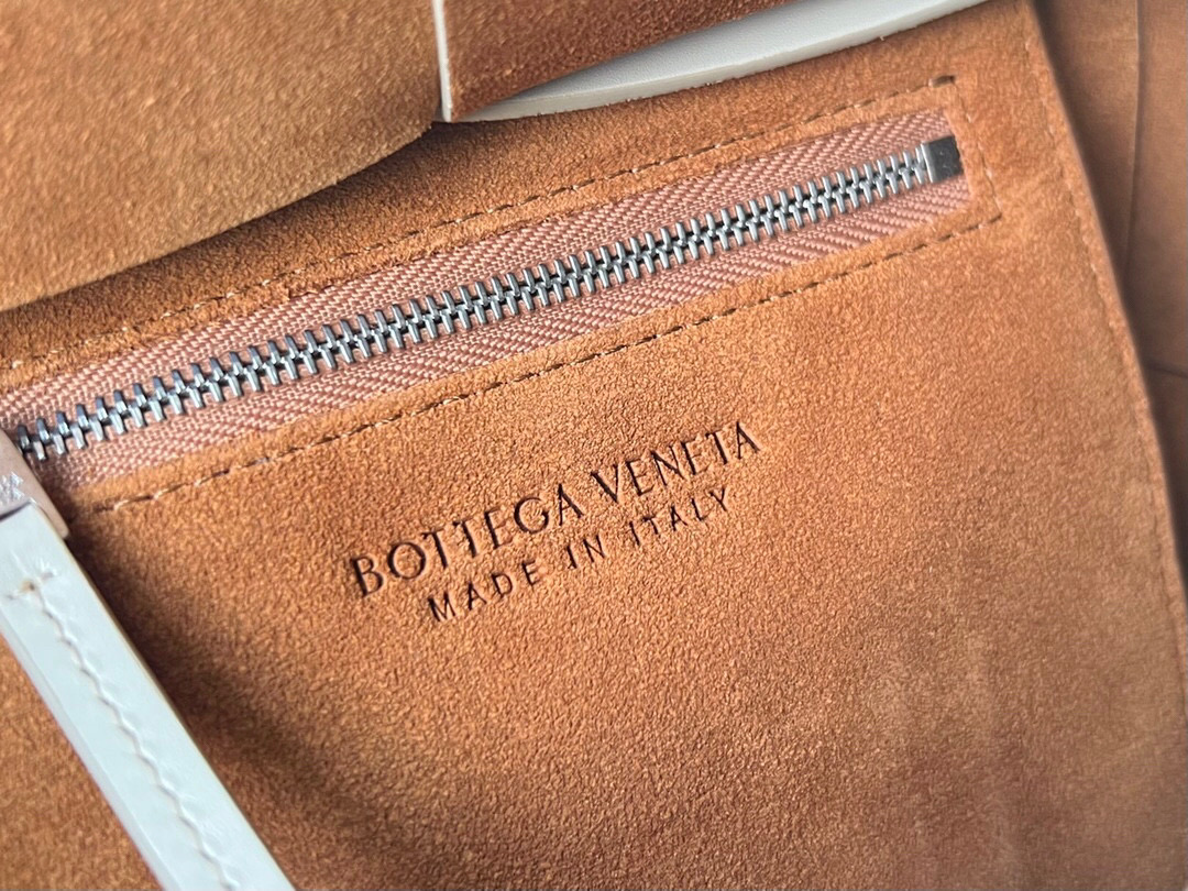 bo*te*ga Ve*ne*ta the arco mini