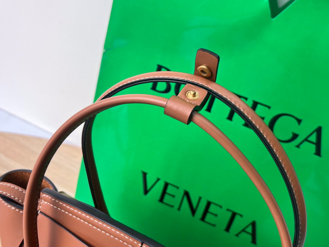 bo*te*ga Ve*ne*ta the arco mini