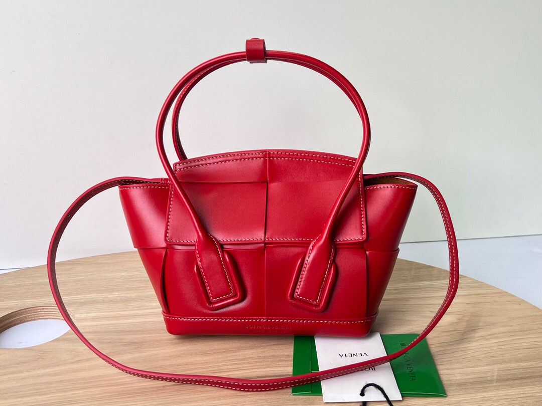 bo*te*ga Ve*ne*ta the arco mini