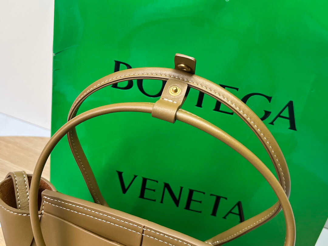 bo*te*ga Ve*ne*ta the arco mini