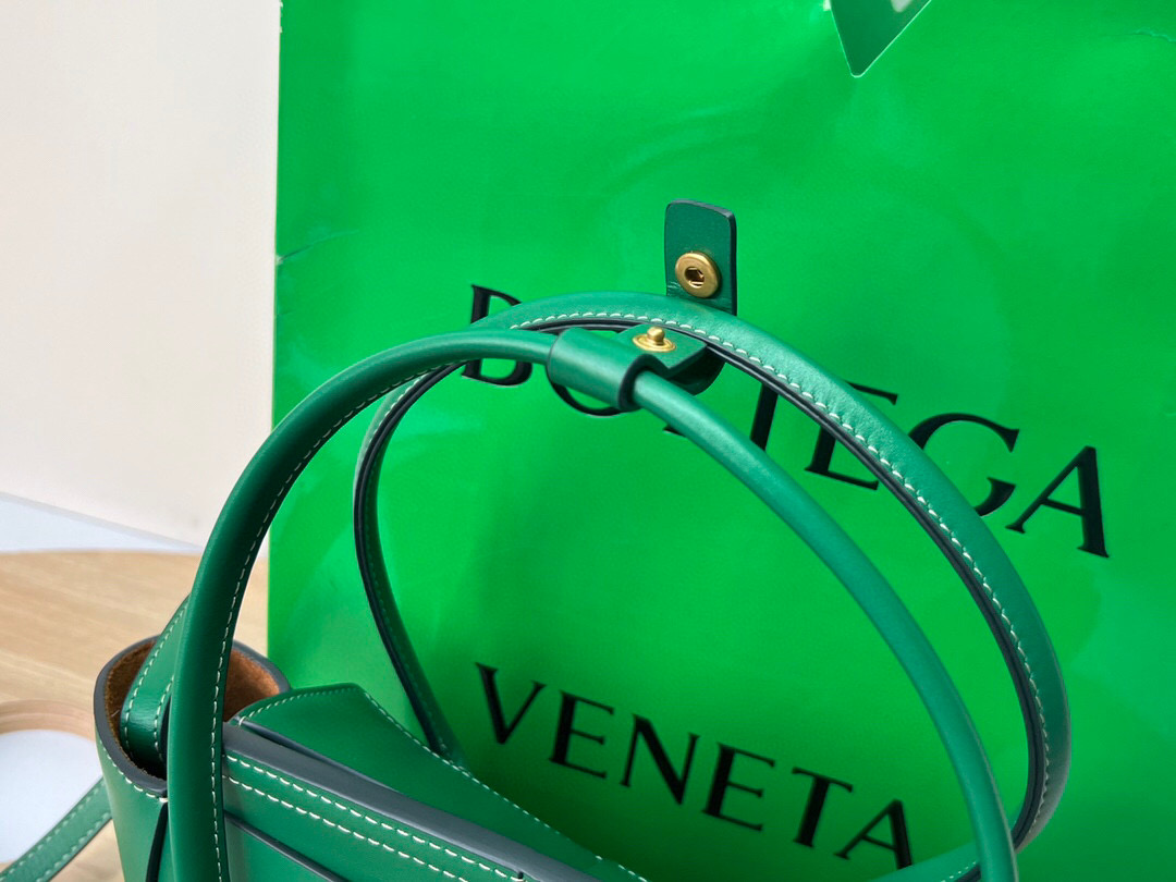 bo*te*ga Ve*ne*ta the arco mini