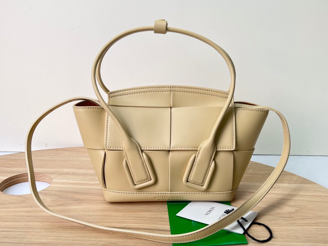 bo*te*ga Ve*ne*ta the arco mini