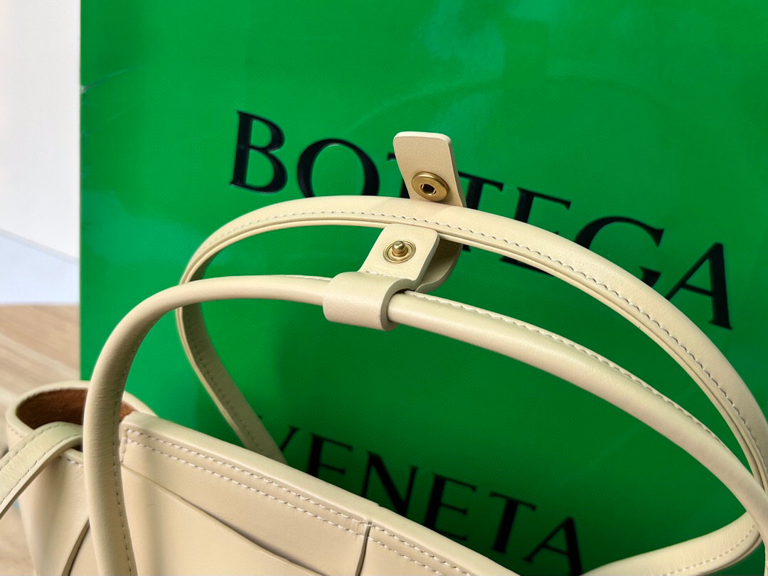 bo*te*ga Ve*ne*ta the arco mini