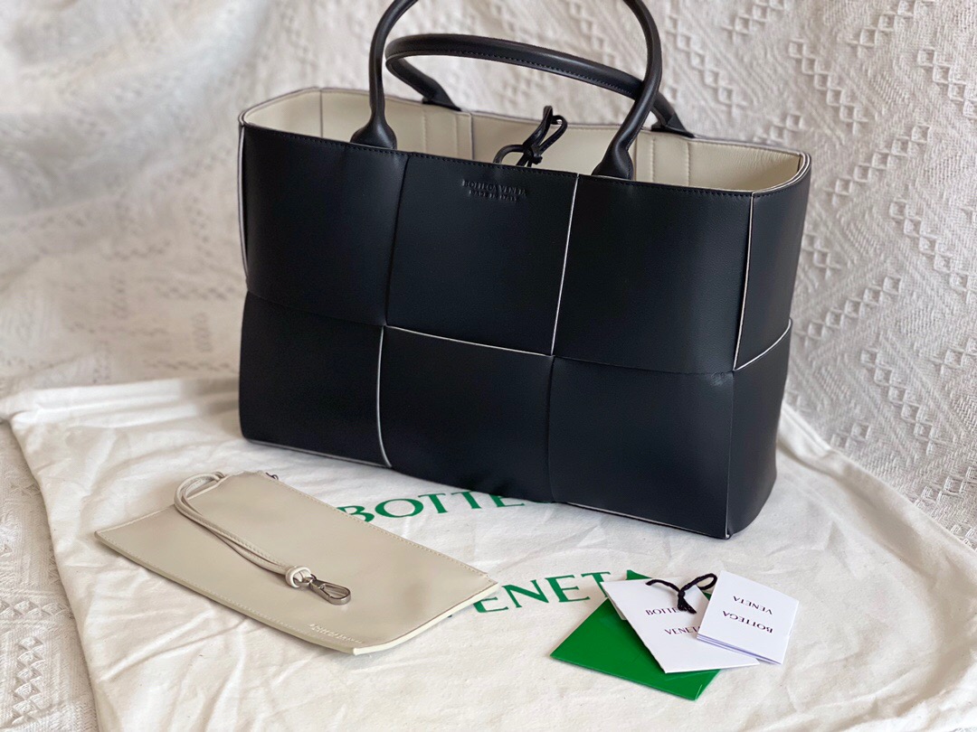 bo*te*ga Ve*ne*ta bv medium arco tote bag
