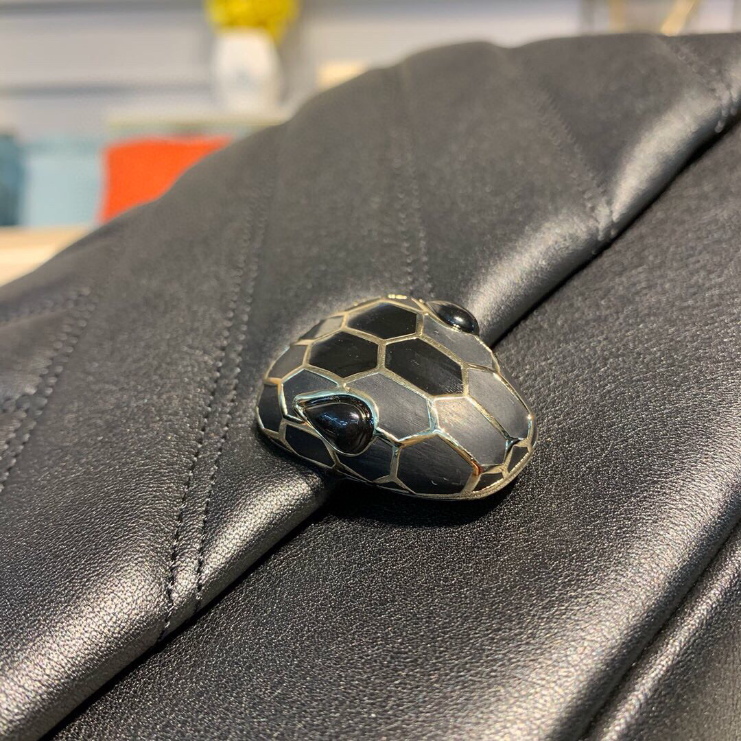 B*l*ai cabochon