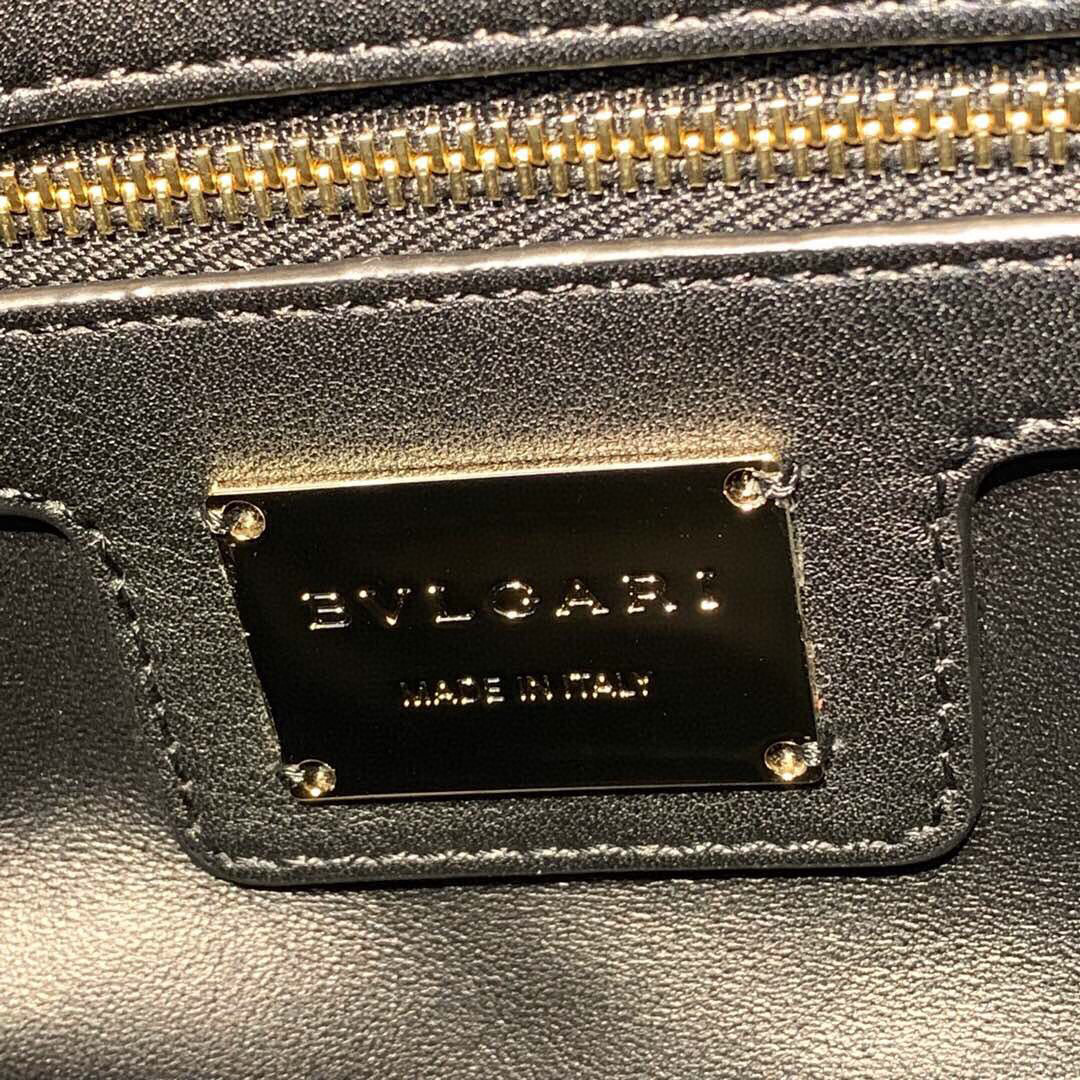 B*l*ai cabochon