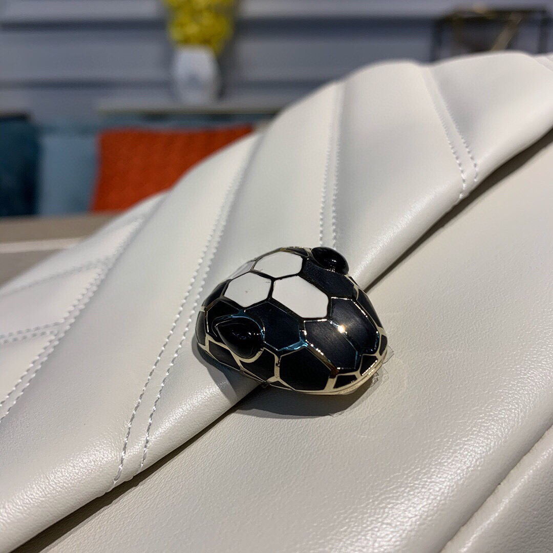 B*l*ai cabochon