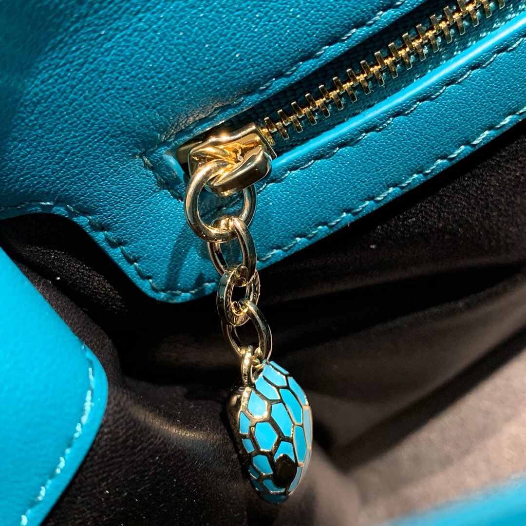B*l*ai cabochon