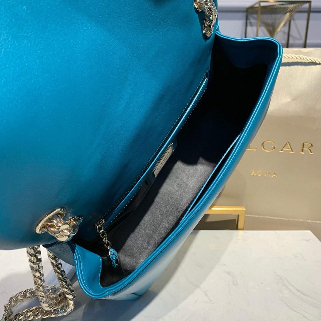 B*l*ai cabochon
