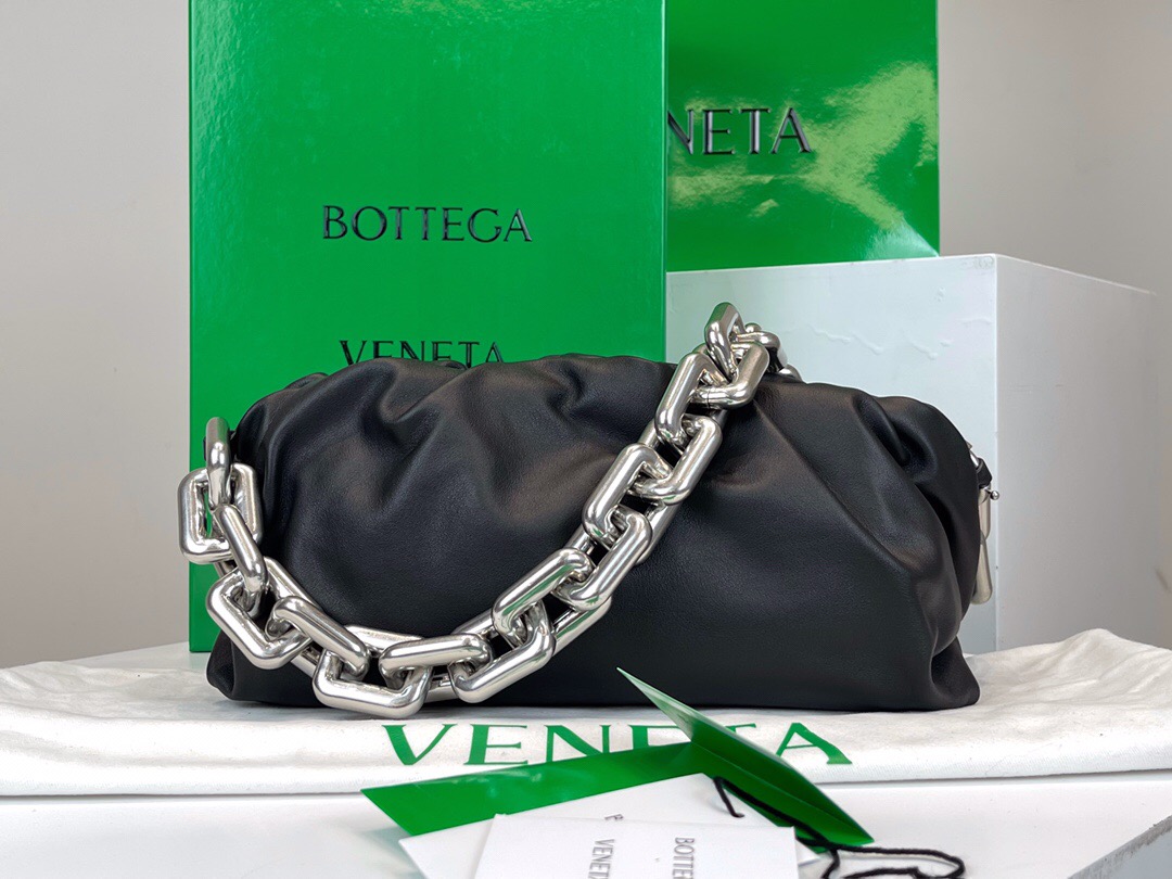 bo*te*ga Ve*ne*ta pouch