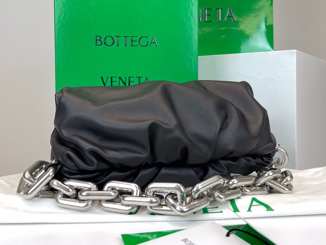 bo*te*ga Ve*ne*ta pouch