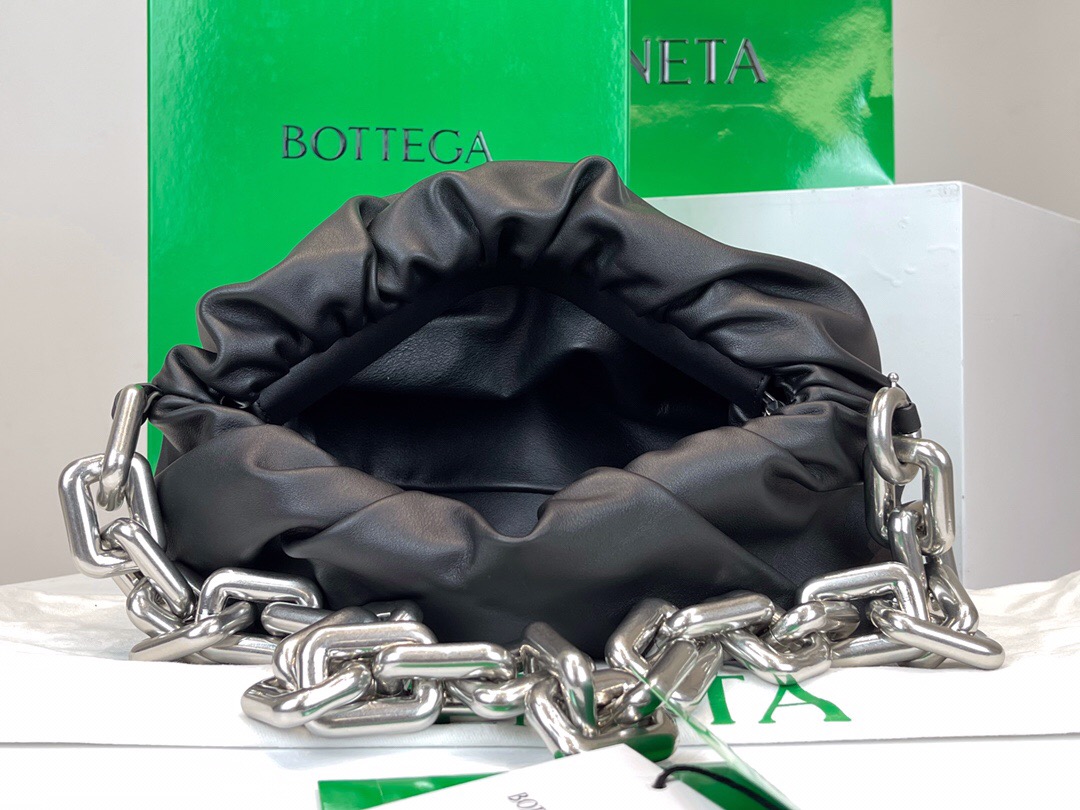 bo*te*ga Ve*ne*ta pouch