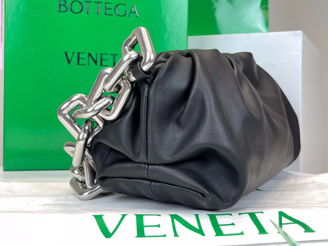bo*te*ga Ve*ne*ta pouch