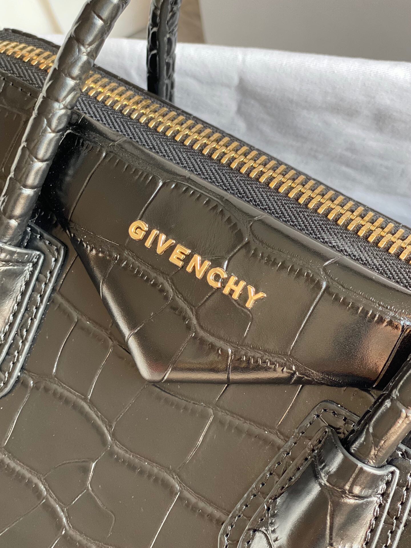 Givenchy Antigona Medium