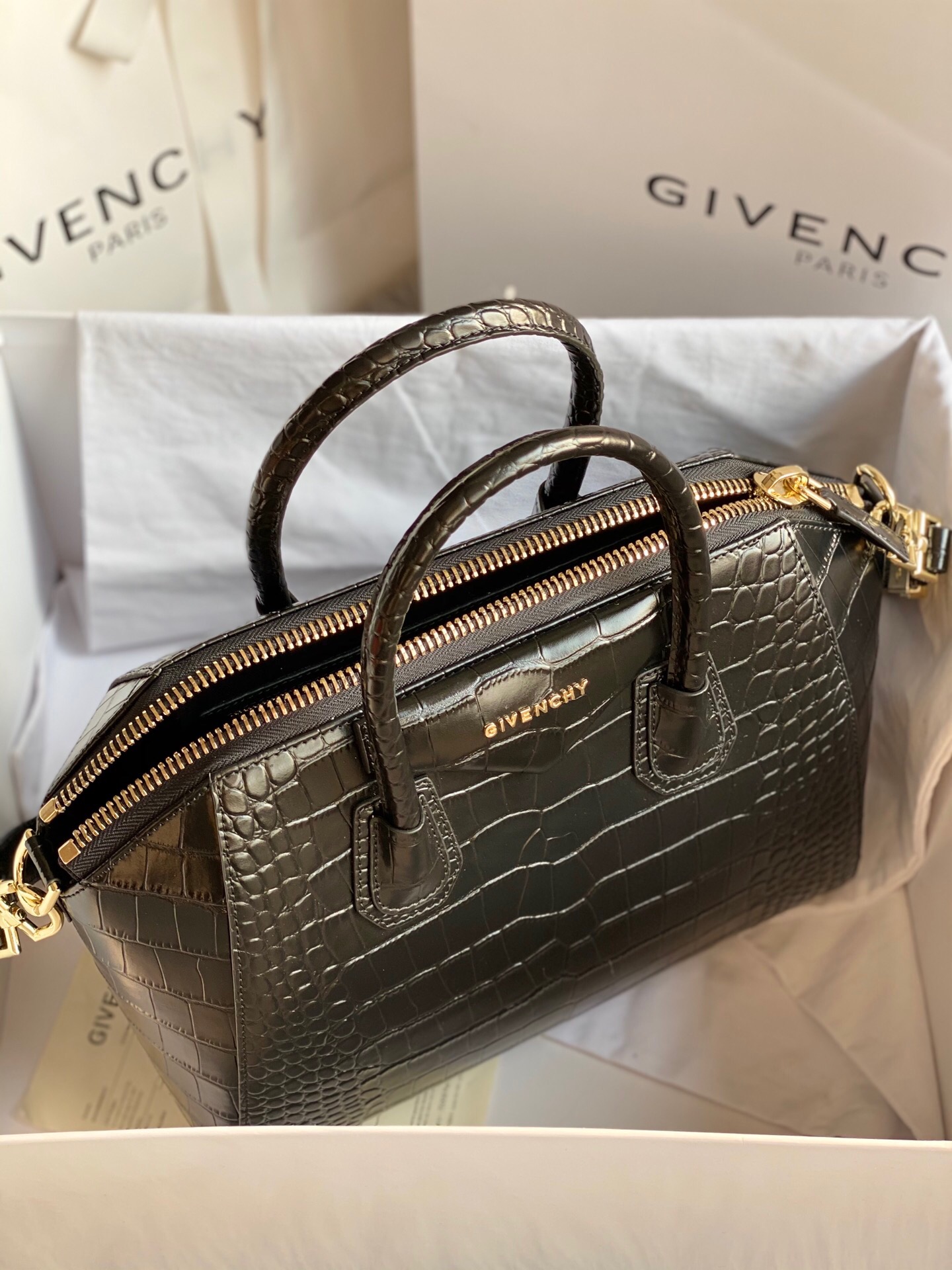 Givenchy Antigona Medium