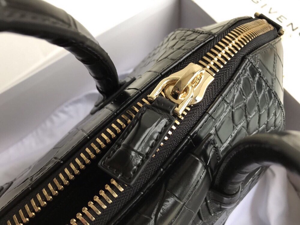 Givenchy Antigona Medium